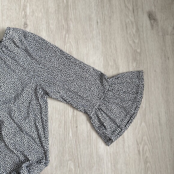 Michael Kors Top Pebble Print Flounce Sleeve Black & White Size S EUC - Picture 10 of 11